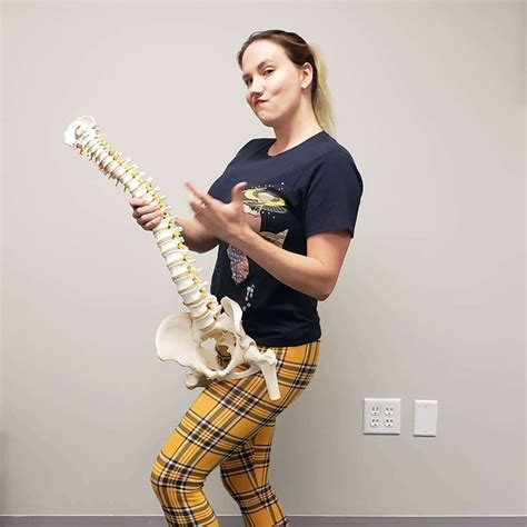 mondragon chiropractic|GAMER with Shoulder and Mid Back Issues Seeks Chiropractic。